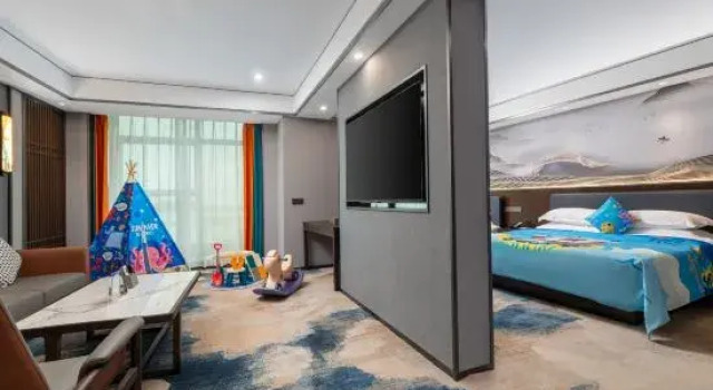 Семейный тент Zhuhai Delong M Seaview Hotel (Lovers Road Seaside Swimming Pool Store)