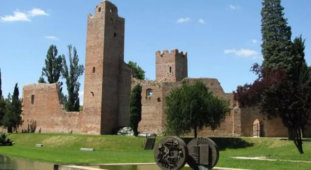 Novalesi Red House, Prenota Hotel Noale Veneto