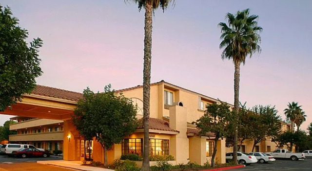 Кровать в общем номере Holiday Inn Express Simi Valley by IHG