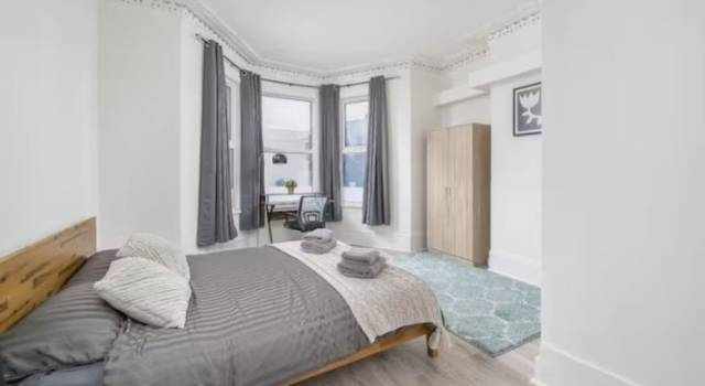 Cozy 2BR Family Apartment - London N22 Sleeps 6, Забронировать Апартаменты/квартира Отели Лондона с парковкой, рядом с Тёрнпайк Лейн, Парковка