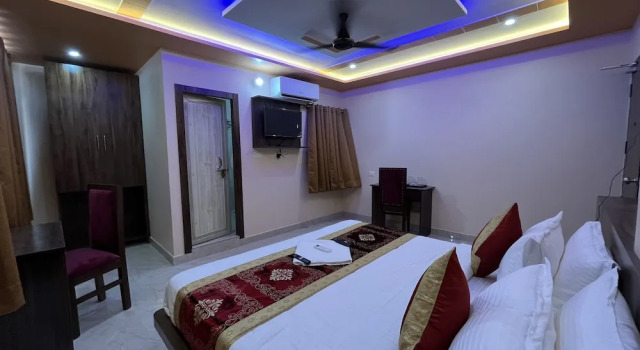 Orchid Petal Nandini Grand