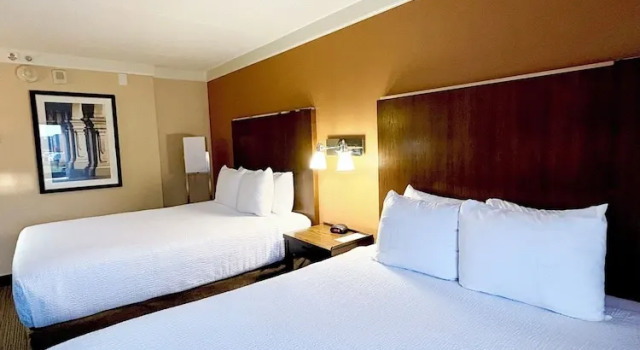 Четырёхместный номер Standard Destination Inn Waterloo