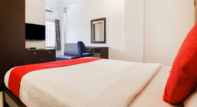 Oyo 29638 Gmr 18 Hotel