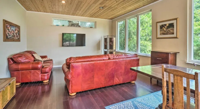 Pet-friendly Austin Home w/ Deck, Yard, & Views!, Prenota Casa vacanze Lakeway Greater Austin