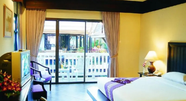 Номер Deluxe Kata Poolside Resort SHA Extra Plus