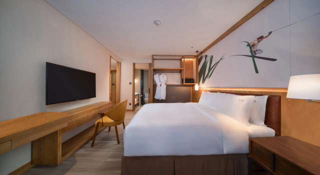 Holiday Inn Jilin Beidahu by IHG, Rezerwuj Hotel Hotele 4-gwiazdkowe w Jilin, 4*