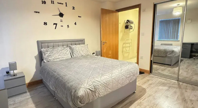 Spacious 2-bed Flat Next to Piccadilly Station, Varaa Huoneisto Asunnot kohteessa Merseyside, Huoneisto