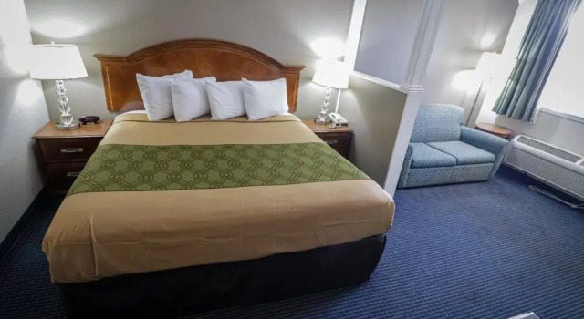 Двухместный номер Deluxe University Inn & Suites