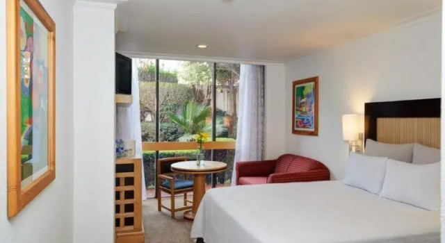 Standart oda Best Western Royal Zona Rosa