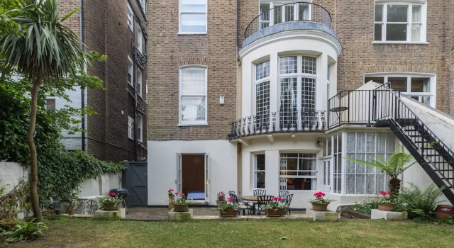 Elegant 2 bed near Hampstead and Camden, sleeps 4, Забронировать Отель Камден Лондон, рядом с Финчли Роуд