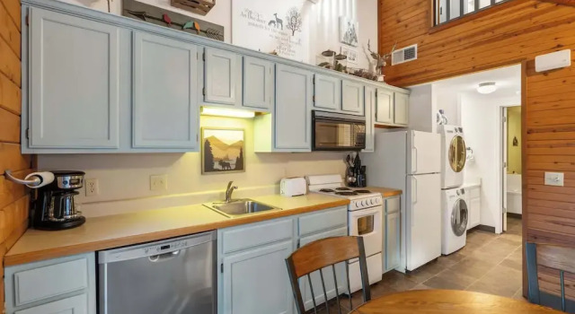 Whitetail Cabin Getaway for 6, Забронировать Дом для отпуска Отели Table Rock Lake с парковкой, Парковка
