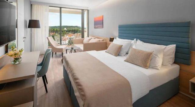 Семейный номер Superior с балконом и с частичным видом на море Valamar Meteor Hotel