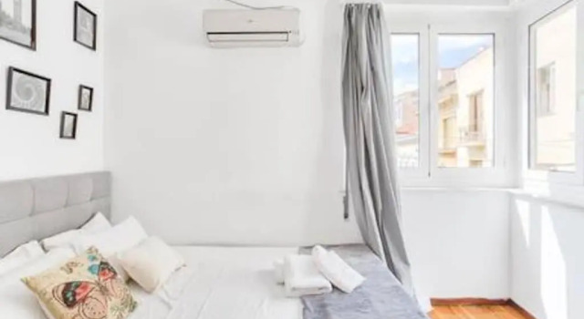 3Bdr Ideal Central Athenian Apt, Забронировать Отель Афины Острова Саронического залива - Аттика, рядом с Theocharakis Foundation