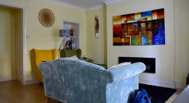 1 Bedroom Apartment With Large Garden in West London, Varaa Huoneisto Asunnot kohteessa Merseyside, Huoneisto