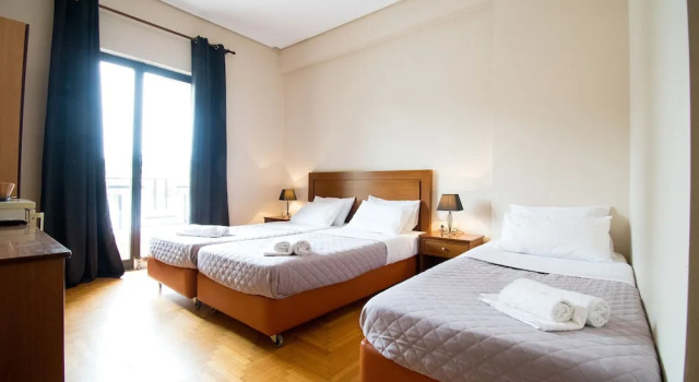 Апартаменты с балконом и с видом на сад Stone Palace Hotel Near Athens Airport Free Shuttle From and to Athens Airport