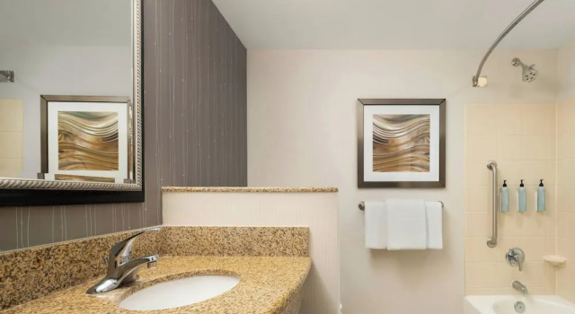 Люкс Courtyard by Marriott Salisbury