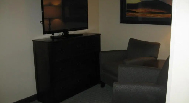Люкс Little Missouri Inn & Suites New Town
