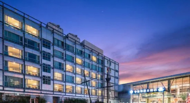 Zhonghang Xiangtong Yacht Club Hotel, Rezerwuj Hotel Qingdao Qingdao, w pobliżu Qingren Dam