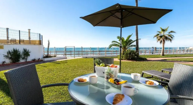 Коттедж Beach House with Direct Access To Calahonda Beach And Open Sea Views Cs183