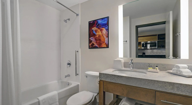 Одноместный люкс с видом на улицу Candlewood Suites - Kingston West by IHG