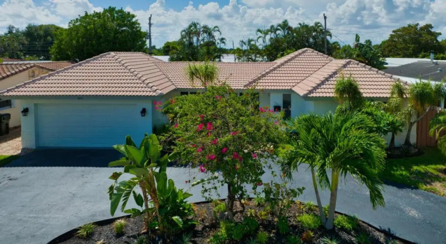 Коттедж Sail Away Beach Cottage Sleeps 10 Heated Pool