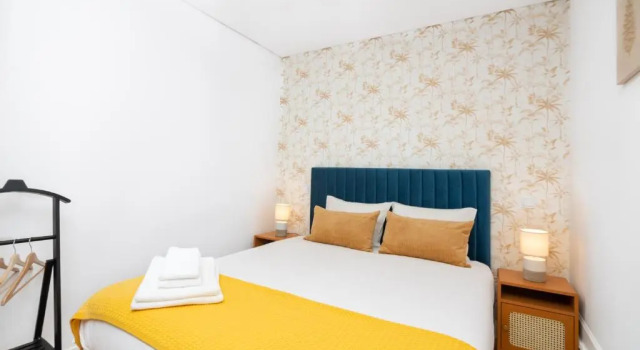 Low Cost Parking - Private Garden - Almada 392, Забронировать Отель Cedofeita / Santo Ildefonso / Se / Miragaia / Sao Nicolau e Vitoria Порту, рядом с Lapa Metro Station