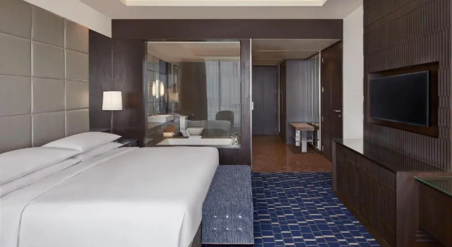 Двухместный номер Premium Renaissance Bengaluru Race Course Hotel