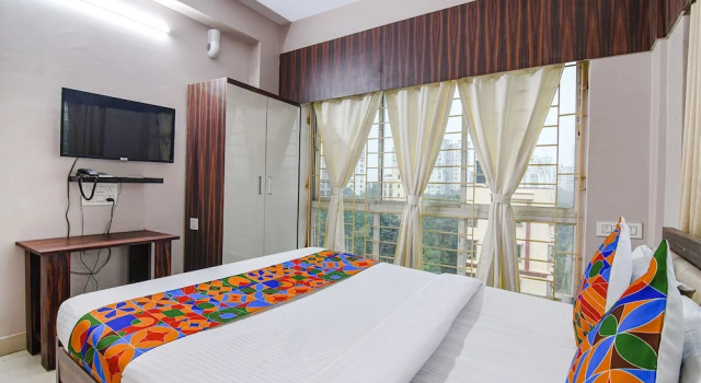 Fabhotel White House I