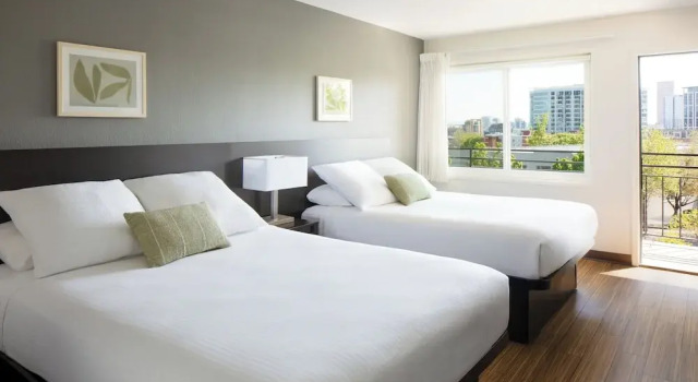 Четырёхместный номер Standard Park Lane Suites & Inn