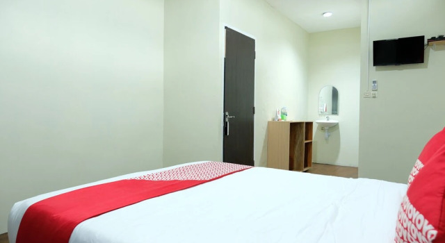 Guest House D'makmoer by OYO Rooms, Prenota Affittacamere Belitung Belitung Island
