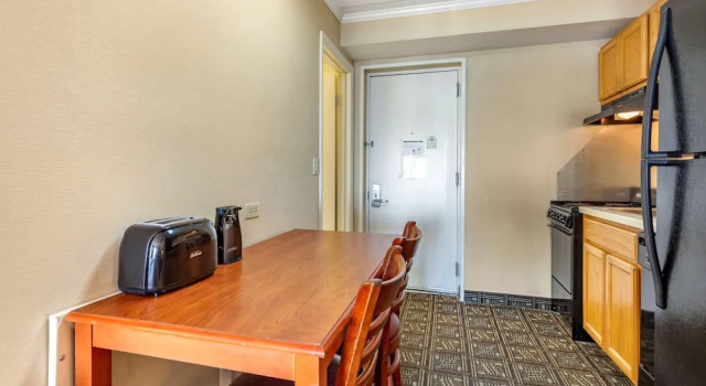 Четырёхместный номер Standard с балконом Quality Inn Boardwalk