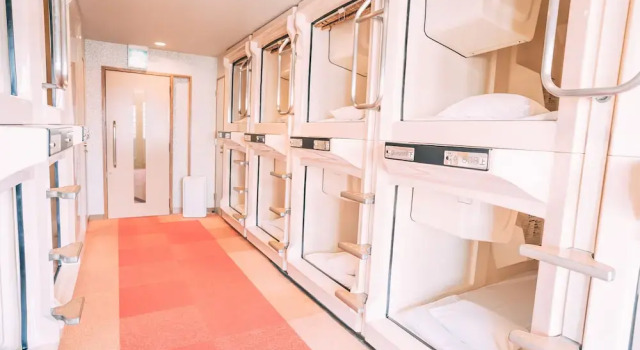 Кровать в общем номере (мужской номер) Ave Tennoji Hotel