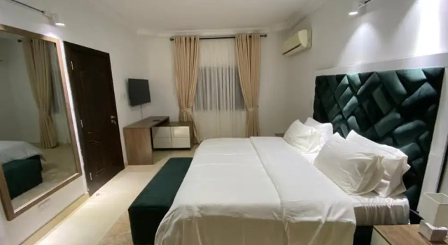 Charming and Spacious 3 Bed in Lekki Phase1, Prenota Appartamento Hotel a Eti-Osa con parcheggio, Parcheggio