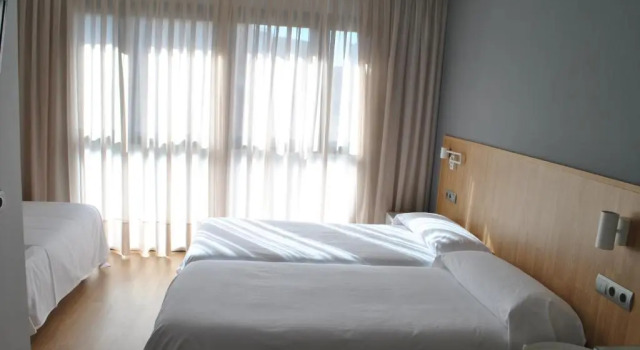 Standard cameră Hostal Universitat Cervera