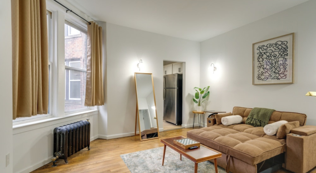 Pet-friendly Midtown Gem, 1 Mi to Dtwn Detroit, Забронировать Отель Детройт Detroit Metropolitan Area, рядом с DMC Harper Hospital