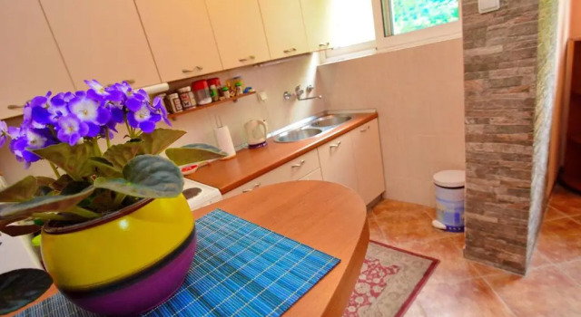 Central Apartment Dobrota I, Book Lejlighed Hoteller i Kotor Riviera med parkering, Parkering