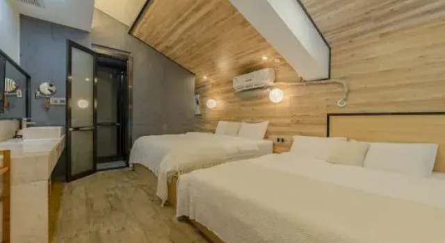 Двухместный люкс с балконом Yuejiuqu Boutique Hotel Wuyishan