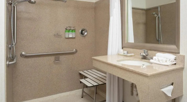 Люкс Holiday Inn & Suites Goodyear - West Phoenix Area by IHG