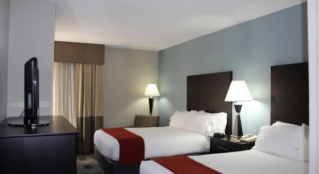 Четырёхместный номер Standard Holiday Inn Express Forsyth by IHG