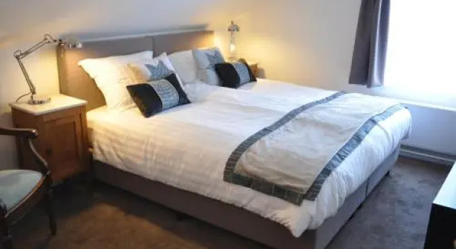 Walnut Lodge Bed & Breakfast, Book Hotel Hoteller i Heuvelland med parkering, Parkering