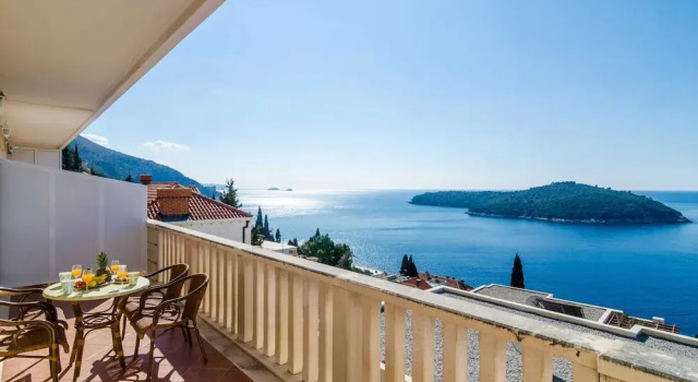 Апартаменты Apartments Bonavista - Premium Two Bedroom Apartment With Balcony and Sea View