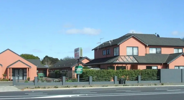 Люкс Pavilion Motel & Conference Centre