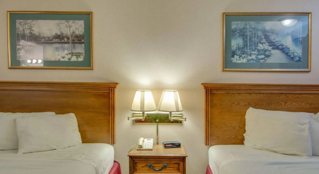 Howard Johnson Express Inn - Redding