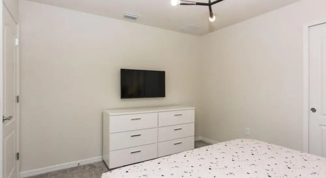 Beautiful Themed Vacation Home With Pool St5509