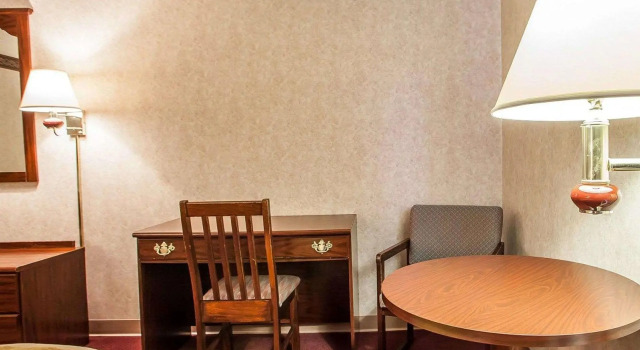 Четырёхместный номер Standard Quality Inn Midway