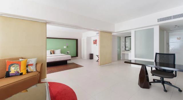 Люкс с видом на улицу The Picasso Boutique Serviced Residences Managed by HII