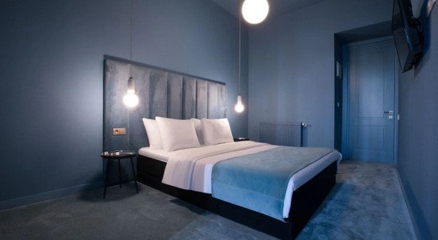 Отель HB Freeze Inn