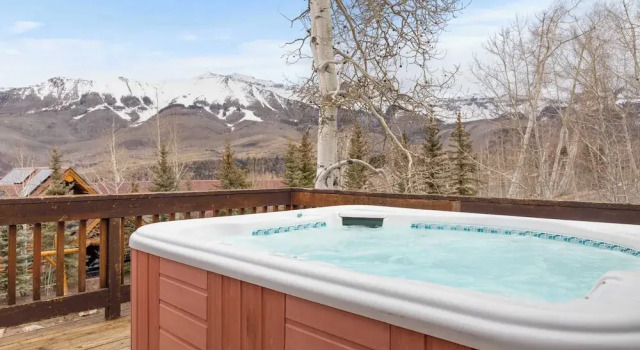 Коттедж Russell Home by Avantstay Expansive Deck, Stunning Views & Hot Tub!