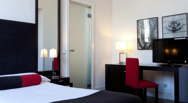 Трёхместный room Standard Отель Quatro Puerta Del Sol