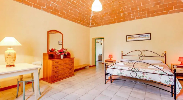 Коттедж Farmhouse in Montescudaio with Shared Pool near Sea & Park